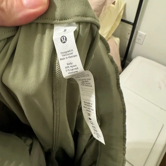 NWOT Lululemon Keep Moving Pant 7/8 - Picture 2 of 5